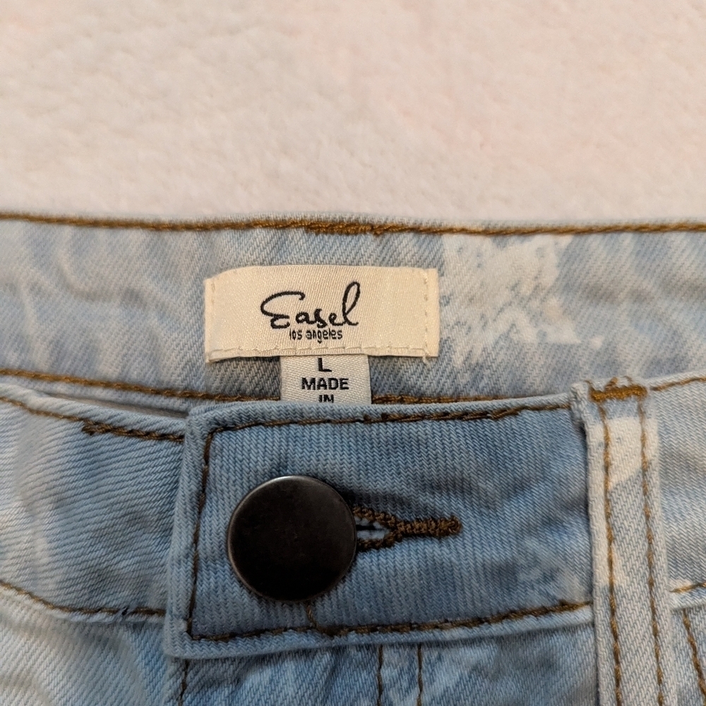 Easel Light Blue Star Patterned Jean Shorts Size Large - Picture 4 of 5